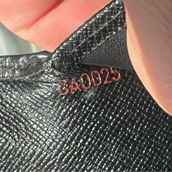 Louis Vuitton Epi Bi-Fold Wallet - Picture 2 of 5